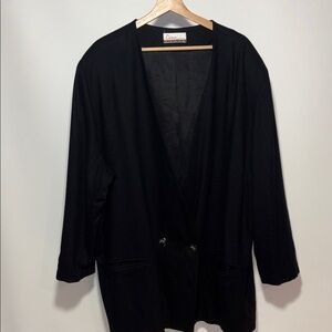 Elegant Black 100% wool Women's Blazer